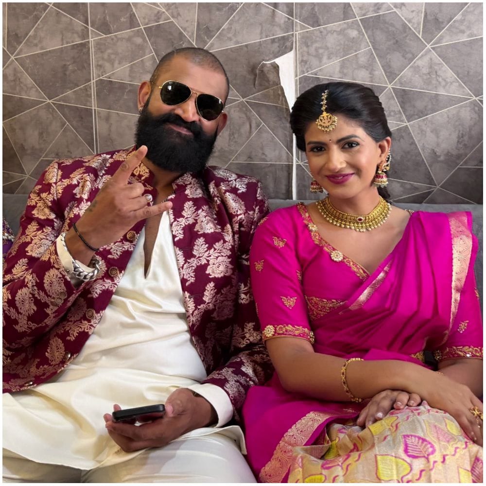 ರಿಶಾ ಗೌಡ ಅವರು ಮೊದಲೇ ಎಲಿಮಿನೇಟ್ ಆದರೂ ಕೊನೆಯವರೆಗೂ ಅವರು ಗಿಲ್ಲಿನ ಬೆಂಬಲಿಸುತ್ತಾ ಬಂದರು. ಅವರು ಗಿಲ್ಲಿ ಜೊತೆ ಕಿರಿಕ್ ಮಾಡಿಕೊಂಡರೂ ನಂತರ ಒಳ್ಳೆಯ ರೀತಿಯಲ್ಲಿ ನಡೆದುಕೊಂಡರು. ಅವರು ಗಿಲ್ಲಿ ಜೊತೆ ಖುಷಿ ಖುಷಿಯಿಂದ ಪೋಸ್ ಕೊಟ್ಟಿದ್ದಾರೆ. 