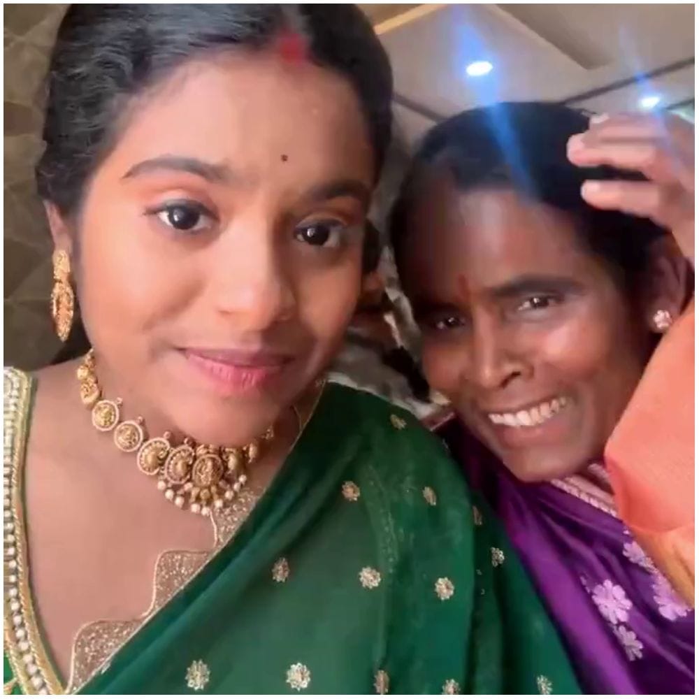 ರಕ್ಷಿತಾ ಶೆಟ್ಟಿ ಈ ವಿಷಯವನ್ನು ರಿವೀಲ್ ಮಾಡಿದ್ದಾರೆ. ಅಲ್ಲದೆ ಕೆಲವು ರೀ-ಯೂನಿಯನ್ ಫೋಟೋಗಳು ವೈರಲ್ ಆಗಿ ಗಮನ ಸೆಳೆದಿವೆ. ರಕ್ಷಿತಾ ಶೆಟ್ಟಿ ಹಾಗೂ ಮಾತಿನ ಮಲ್ಲಿ ಮಲ್ಲಮ್ಮ ಅವರು ಒಟ್ಟಿಗೆ ಕುಳಿತು ಮಾತುಕತೆ ನಡೆಸಿದ್ದಾರೆ. 