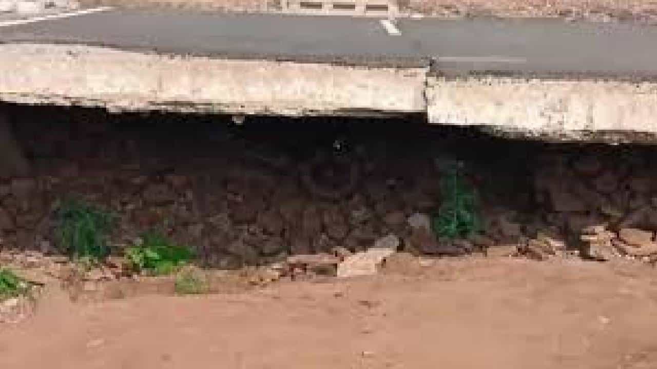 ಕಳೆದ ವರ್ಷ ಮಳೆಗೆ ಕೊಚ್ಚಿ ಹೋಗಿದ್ದ ಸೇತುವೆಗೆ ಡಿಕ್ಕಿ ಹೊಡೆದ ಬೈಕ್, ಮೂವರು ಸಾವು