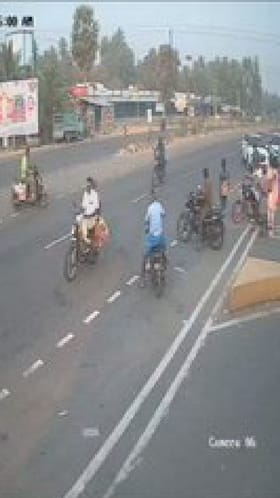 ಅವಸರವೇ ಅಪಘಾತಕ್ಕೆ ಕಾರಣ; ರಸ್ತೆ ದಾಟುವಾಗ ಎಚ್ಚರ!