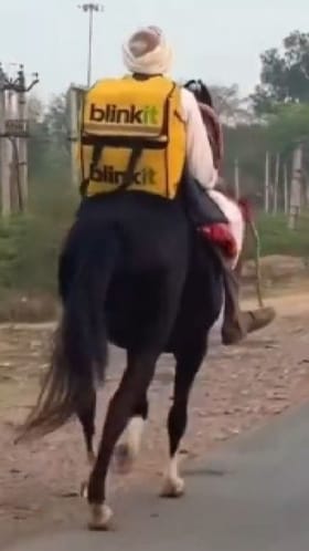 ಕುದುರೆ ಮೇಲೆ ಕುಳಿತು ಬ್ಲಿಂಕಿಟ್ ಡೆಲಿವರಿ ಮಾಡುವ ವೃದ್ಧ!