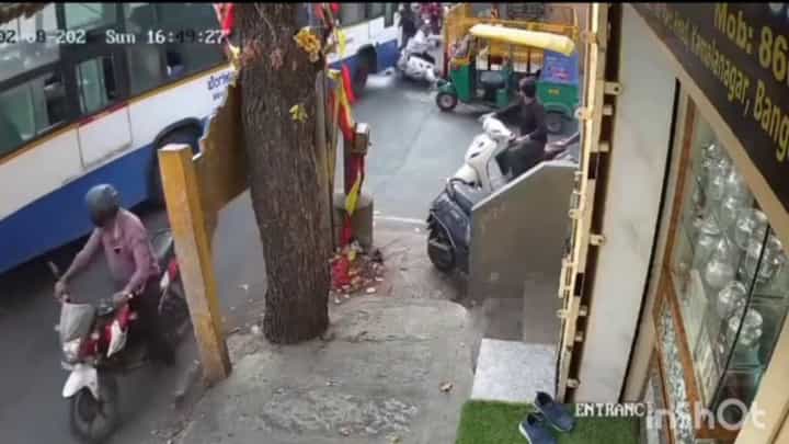 ಬೆಂಗಳೂರಲ್ಲಿ ಬಿಎಂಟಿಸಿಯಿಂದ ಮತ್ತೊಂದು ಡೆಡ್ಲಿ ಆ್ಯಕ್ಸಿಡೆಂಟ್! ಬೆಂಗಳೂರಲ್ಲಿ ಬಿಎಂಟಿಸಿಯಿಂದ ಮತ್ತೊಂದು ಡೆಡ್ಲಿ ಆ್ಯಕ್ಸಿಡೆಂಟ್!