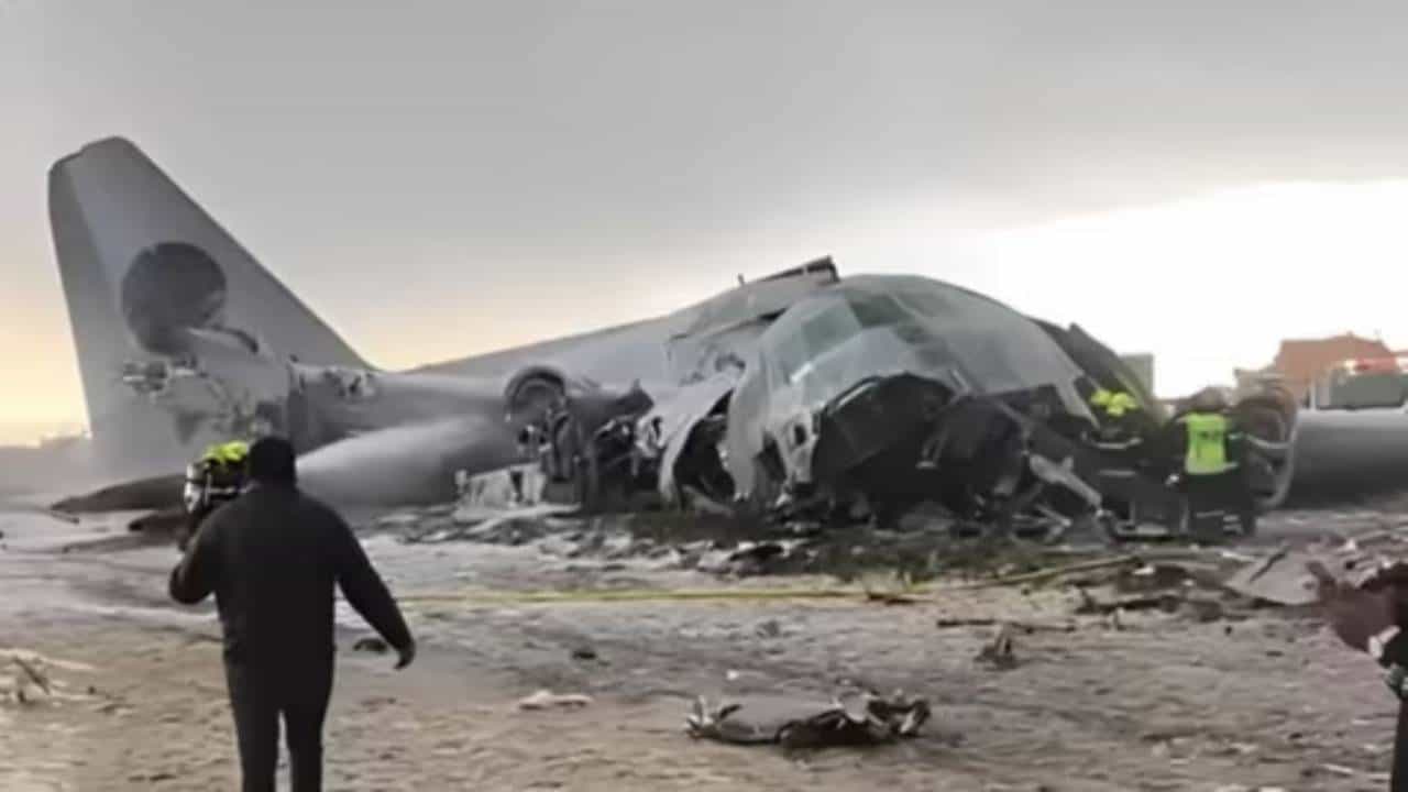 Bolivia Plane Tragedy: ಹೊಸ ಕರೆನ್ಸಿ ನೋಟು ಹೊತ್ತೊಯ್ಯುತ್ತಿದ್ದ ಸೇನಾ ವಿಮಾನ ಪತನ, 15 ಮಂದಿ ಸಾವು Bolivia Plane Tragedy: ಹೊಸ ಕರೆನ್ಸಿ ನೋಟು ಹೊತ್ತೊಯ್ಯುತ್ತಿದ್ದ ಸೇನಾ ವಿಮಾನ ಪತನ, 15 ಮಂದಿ ಸಾವು