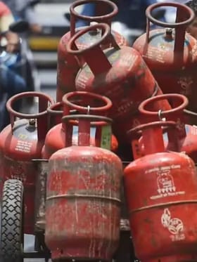 ಉಚಿತ ಗ್ಯಾಸ್ ಸಿಲಿಂಡರ್‌ ನೀಡಲು ಸರ್ಕಾರ ನಿರ್ಧಾರ