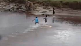 ಮಕ್ಕಳು ಬೀಚ್​​ನಲ್ಲಿ ಆಟವಾಡುತ್ತಿದ್ದಾಗ ಬಂದೇ ಬಿಡ್ತು ಭಯಾನಕ ಅಲೆ