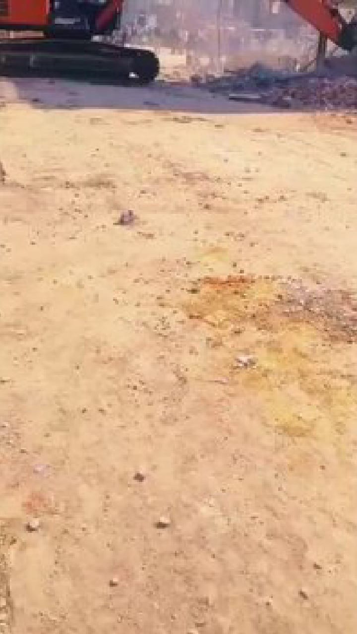 ಅತಿಕ್ರಮಣ ತೆರವುಗೊಳಿಸುವಾಗ ಆಕಸ್ಮಿಕವಾಗಿ 3 ಅಂತಸ್ತಿನ ಮನೆ ನೆಲಸಮ