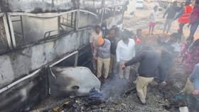 ಭಾರಿ ಅಗ್ನಿ ಅನಾಹುತ, ಸುಟ್ಟು ಕರಕಲಾಯ್ತು 40 ಮಂದಿ ಪ್ರಯಾಣಿಕರಿದ್ದ ಬಸ್