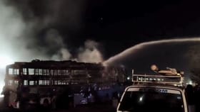 ಭಾರಿ ಅಗ್ನಿ ಅನಾಹುತ, ಸುಟ್ಟು ಕರಕಲಾಯ್ತು 40 ಮಂದಿ ಪ್ರಯಾಣಿಕರಿದ್ದ ಬಸ್