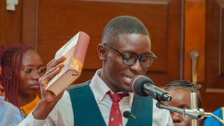 ಬಲಗೈಯಲ್ಲಿ ಭಗವದ್ಗೀತೆ ಹಿಡಿದು ಪ್ರಮಾಣವಚನ ಸ್ವೀಕರಿಸಿದ ಕೀನ್ಯಾ ಶಾಸಕ