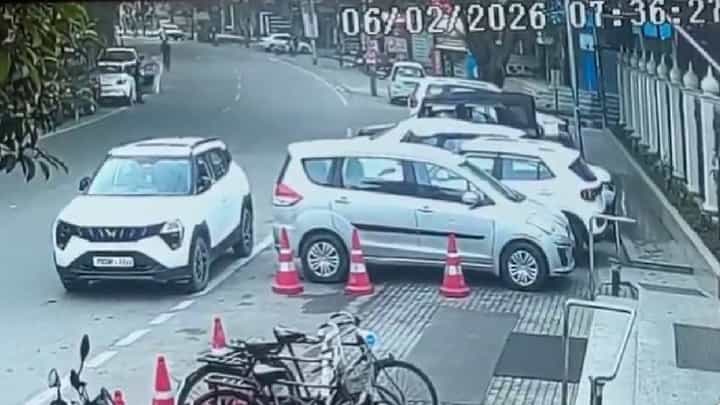 Video: ಎಎಪಿ ನಾಯಕನ ಮೇಲೆ ಗುಂಡಿನ ದಾಳಿ, ಹಾಡಹಗಲೇ ನಡೆಯಿತು ಕೊಲೆ Video: ಎಎಪಿ ನಾಯಕನ ಮೇಲೆ ಗುಂಡಿನ ದಾಳಿ, ಹಾಡಹಗಲೇ ನಡೆಯಿತು ಕೊಲೆ