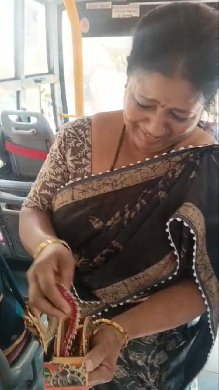 ಬಸ್​ನಲ್ಲಿ ಬಿಟ್ಟು ಹೋಗಿದ್ದ ದುಬಾರಿ ಚಿನ್ನ ವಾಪಸ್