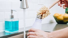 ನೀರಿನ ಬಾಟಲಿಯನ್ನು ಸ್ವಚ್ಛಗೊಳಿಸಲು ಈ ಸಲಹೆ ಅನುಸರಿಸಿ