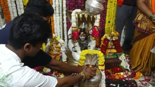 ಕಲಬುರಗಿಯಲ್ಲಿ ಮತ್ತೊಂದು ಧರ್ಮ ದಂಗಲ್: ಮುಸ್ಲಿಮರು ಅಲಂಕಾರ ಮಾಡಿದ್ದಕ್ಕೆ ದೇಗುಲ ಶುದ್ಧೀಕರಣ ಮಾಡಿದ ಹಿಂದೂಗಳು