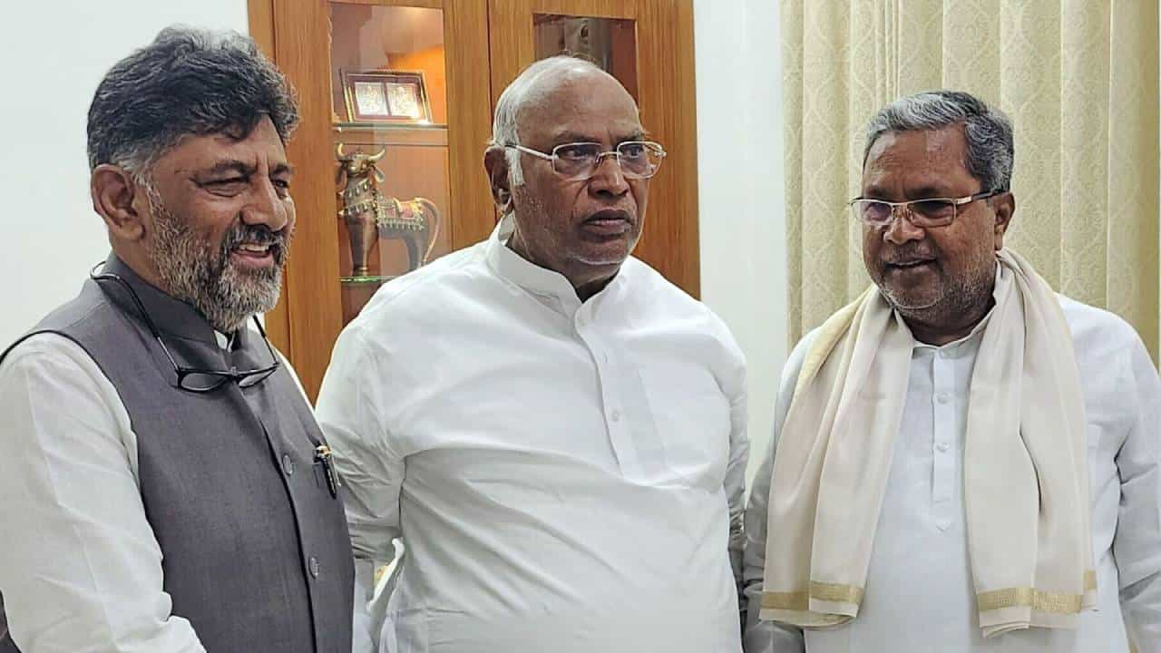 ಬಜೆಟ್​ ಮಂಡನೆಗೆ ಸಿಎಂ ಸಜ್ಜು: ಪಟ್ಟದ ಪಟ್ಟು ಮತ್ತಷ್ಟು ಗಟ್ಟಿಗೊಳಿಸಿದ ಡಿಕೆಶಿ; ದೂರ ಉಳಿದ ಮಲ್ಲಿಕಾರ್ಜುನ ಖರ್ಗೆ