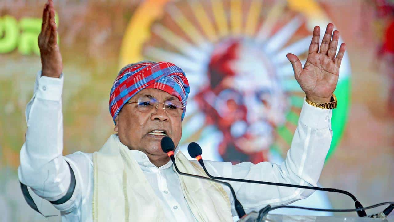 ರಣರಂಗದಿಂದ ಓಡಿ ಹೋಗುವ ಹೇಡಿ ನಾನಲ್ಲ ಎಂದ ಸಿದ್ದರಾಮಯ್ಯ: ಏನಿದು ಸಿಎಂ ಸರಣಿ ಪೋಸ್ಟ್​ಗಳ ಮರ್ಮ?