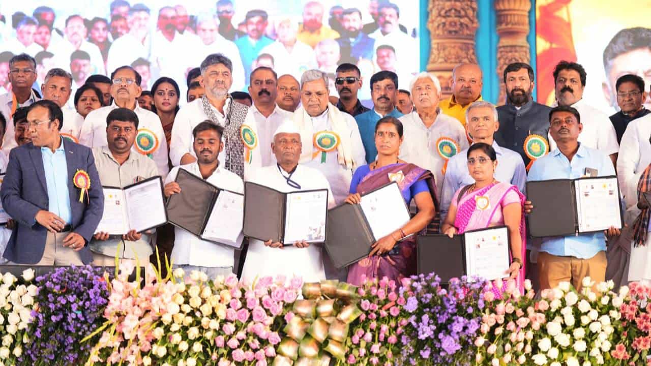 ಹಾವೇರಿಯಲ್ಲಿ ಕಾಂಗ್ರೆಸ್​​ ಸಾಧನಾ ಸಮಾವೇಶ: 1000 ದಿನಗಳ ಸಂಭ್ರಮ; ಒಂದು ಲಕ್ಷ ಕುಟುಂಬಗಳಿಗೆ ಭೂಗ್ಯಾರಂಟಿ