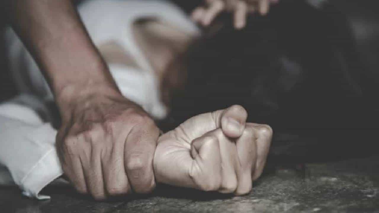 ನೀಟ್ ಆಕಾಂಕ್ಷಿ ಮೇಲೆ ಅತ್ಯಾಚಾರ, ಆಕೆ ಗರ್ಭಿಣಿ ಎಂದು ಗೊತ್ತಾದ್ಮೇಲೆ ಮದುವೆ, ಮಗಳು ಹುಟ್ಟಿದಾಕ್ಷಣ ಮನೆ ಬಿಟ್ಟು ಪರಾರಿ