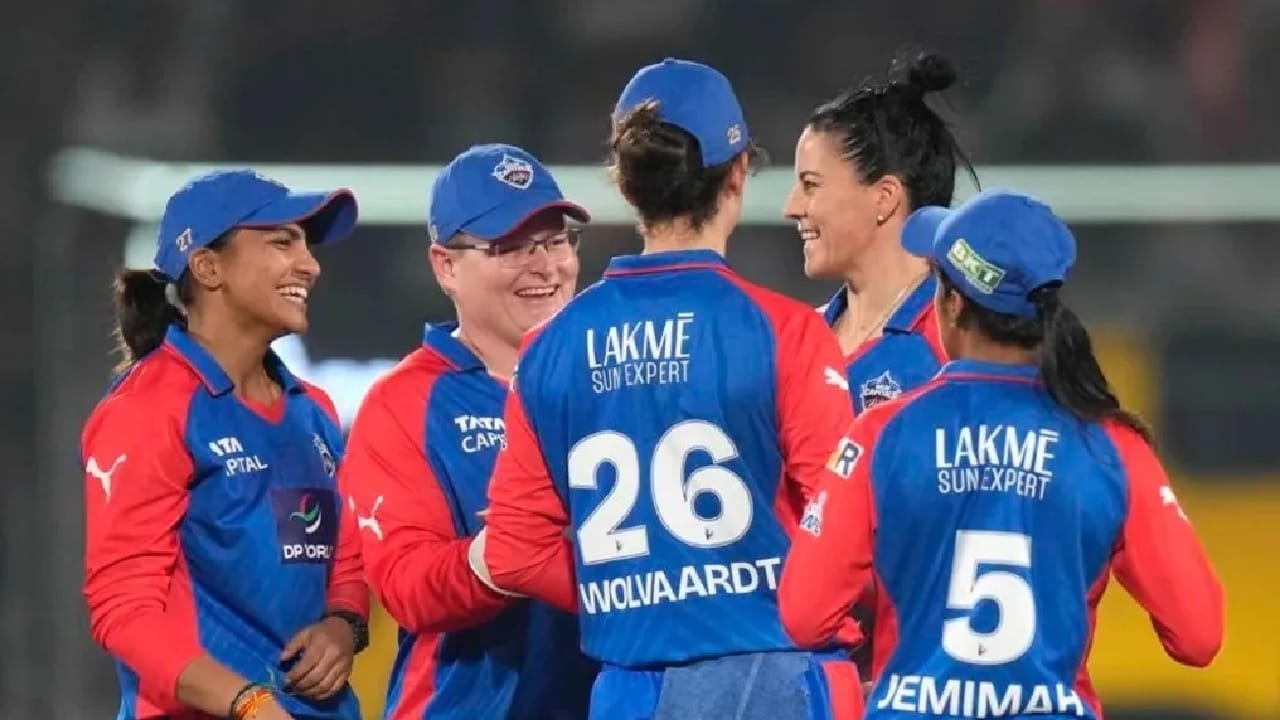 ಈ ಗೆಲುವಿನೊಂದಿಗೆ ವುಮೆನ್ಸ್ ಪ್ರೀಮಿಯರ್ ಲೀಗ್ ಇತಿಹಾಸದಲ್ಲಿ ಪ್ರತಿ ಸೀಸನ್​ನಲ್ಲೂ ಫೈನಲ್​ಗೇರಿದ ತಂಡವೆಂಬ ಭರ್ಜರಿ ದಾಖಲೆಯೊಂದನ್ನು ಡೆಲ್ಲಿ ಕ್ಯಾಪಿಟಲ್ಸ್ ತನ್ನದಾಗಿಸಿಕೊಂಡಿದೆ. ಅಂದರೆ 2023, 2024 ಮತ್ತು 2025 ರಲ್ಲಿ ಡೆಲ್ಲಿ ಕ್ಯಾಪಿಟಲ್ಸ್ ತಂಡವು ಫೈನಲ್ ಆಡಿತ್ತು.ಇದಾಗ್ಯೂ ಮೂರು ಬಾರಿ ಕೂಡ ರನ್ನರ್ ಅಪ್ ಪ್ರಶಸ್ತಿಗೆ ತೃಪ್ತಿಪಟ್ಟುಕೊಂಡಿತ್ತು.