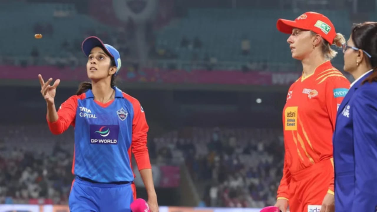 WPL 2026: ಎಲಿಮಿನೇಟರ್ನಲ್ಲಿ ಟಾಸ್ ಗೆದ್ದ ಡೆಲ್ಲಿ ಬೌಲಿಂಗ್ ಆಯ್ಕೆ WPL 2026: ಎಲಿಮಿನೇಟರ್ನಲ್ಲಿ ಟಾಸ್ ಗೆದ್ದ ಡೆಲ್ಲಿ ಬೌಲಿಂಗ್ ಆಯ್ಕೆ