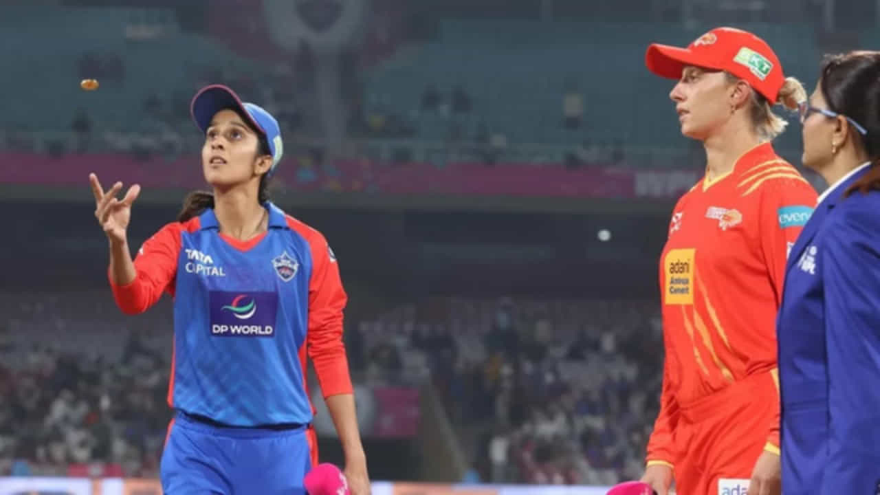 WPL 2026: ಎಲಿಮಿನೇಟರ್ನಲ್ಲಿ ಟಾಸ್ ಗೆದ್ದ ಡೆಲ್ಲಿ ಬೌಲಿಂಗ್ ಆಯ್ಕೆ WPL 2026: ಎಲಿಮಿನೇಟರ್ನಲ್ಲಿ ಟಾಸ್ ಗೆದ್ದ ಡೆಲ್ಲಿ ಬೌಲಿಂಗ್ ಆಯ್ಕೆ