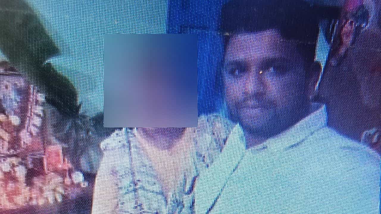 ಪ್ರೀತಿ ಹೆಸರಲ್ಲಿ ವಿವಾಹಿತ ಮಹಿಳೆ ಜೊತೆ ಚಕ್ಕಂದ: ನಂಬಿಸಿ ಗರ್ಭಪಾತ ಮಾಡಿಸಿದ್ನಾ ಯುವಕ? ಪ್ರೀತಿ ಹೆಸರಲ್ಲಿ ವಿವಾಹಿತ ಮಹಿಳೆ ಜೊತೆ ಚಕ್ಕಂದ: ನಂಬಿಸಿ ಗರ್ಭಪಾತ ಮಾಡಿಸಿದ್ನಾ ಯುವಕ?