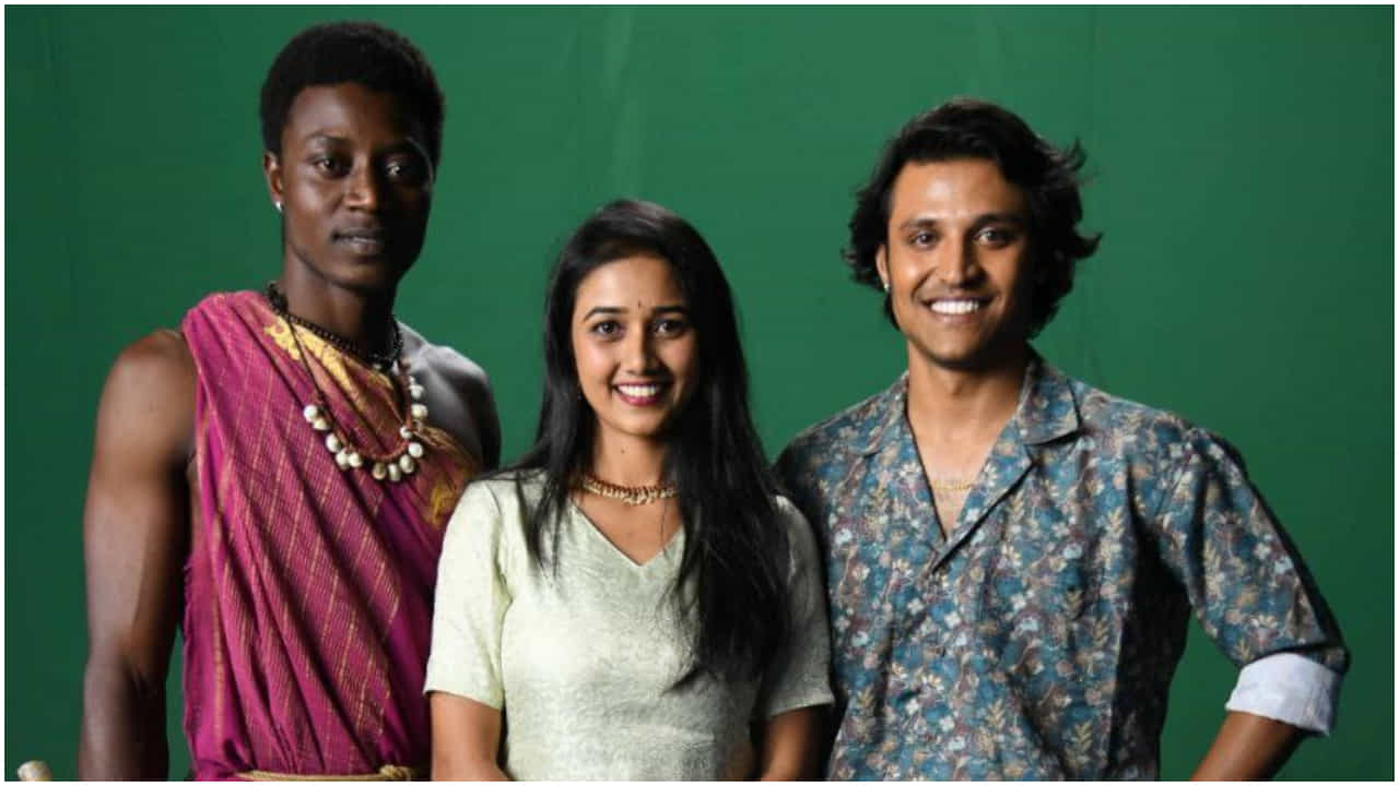 ಶೂಟಿಂಗ್ ಮುಗಿಸಿದ ‘ದೇವಸಸ್ಯ’: 150 ಸಿದ್ದಿ ಕಲಾವಿದರು ನಟಿಸಿದ ಸಿನಿಮಾ ಶೂಟಿಂಗ್ ಮುಗಿಸಿದ ‘ದೇವಸಸ್ಯ’: 150 ಸಿದ್ದಿ ಕಲಾವಿದರು ನಟಿಸಿದ ಸಿನಿಮಾ
