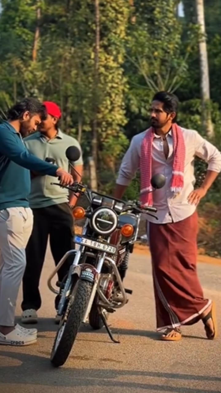 ‘ಜಿನುಗೋ ಮಳೆ’ ಚಿತ್ರೀಕರಣದಲ್ಲಿ ಧನುಶ್ ಮತ್ತು ಸ್ಪಂದನಾ: ವಿಡಿಯೋ