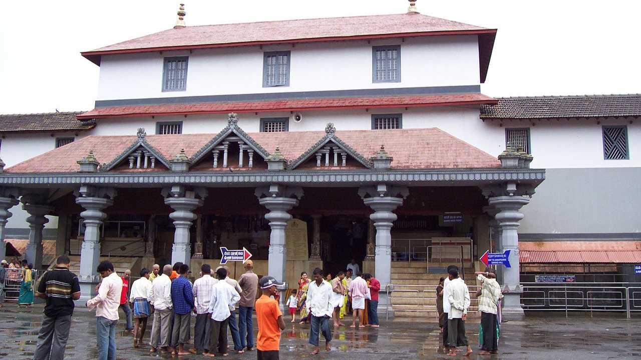 Dharmasthala Temple: ಚಂದ್ರ ಗ್ರಹಣ ಹಿನ್ನೆಲೆ ಧರ್ಮಸ್ಥಳದಲ್ಲಿ ದೇವರ ದರ್ಶನ ಸಮಯ ಬದಲಾವಣೆ Dharmasthala Temple: ಚಂದ್ರ ಗ್ರಹಣ ಹಿನ್ನೆಲೆ ಧರ್ಮಸ್ಥಳದಲ್ಲಿ ದೇವರ ದರ್ಶನ ಸಮಯ ಬದಲಾವಣೆ