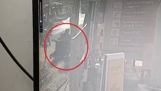 ಹದಗೆಟ್ಟ ರಸ್ತೆಯಿಂದ ಮತ್ತೊಂದು ಅವಾಂತರ: ಸ್ಕಿಡ್​ ಆದ ಬೈಕ್; ತಂದೆ, ಮಕ್ಕಳು ಜಸ್ಟ್​​ ಮಿಸ್​​​