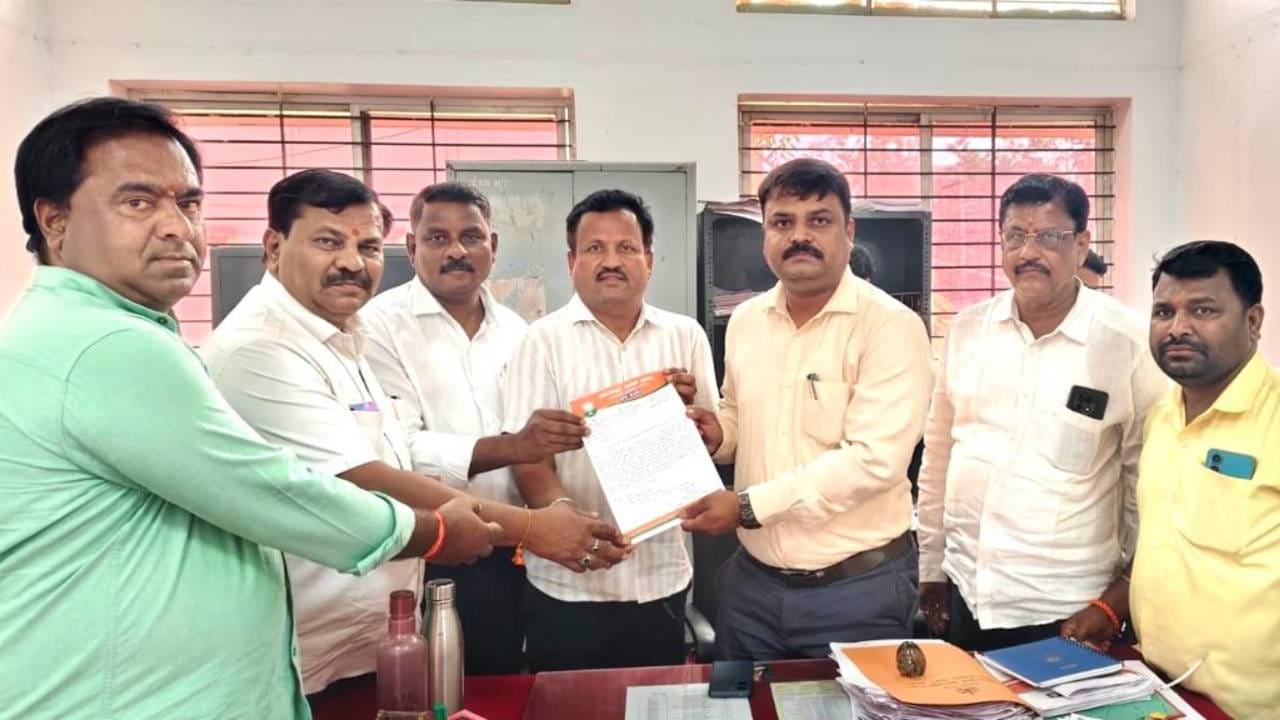 ಬಾಗಲಕೋಟೆ ಉಪಚುನಾವಣೆ ಮುನ್ನ ಅಕ್ರಮ ಮತದಾರರ ಸದ್ದು: ದಾಖಲೆ ಸಮೇತ ಬಯಲು ಮಾಡಿದ ಮಾಜಿ ಶಾಸಕ ಬಾಗಲಕೋಟೆ ಉಪಚುನಾವಣೆ ಮುನ್ನ ಅಕ್ರಮ ಮತದಾರರ ಸದ್ದು: ದಾಖಲೆ ಸಮೇತ ಬಯಲು ಮಾಡಿದ ಮಾಜಿ ಶಾಸಕ