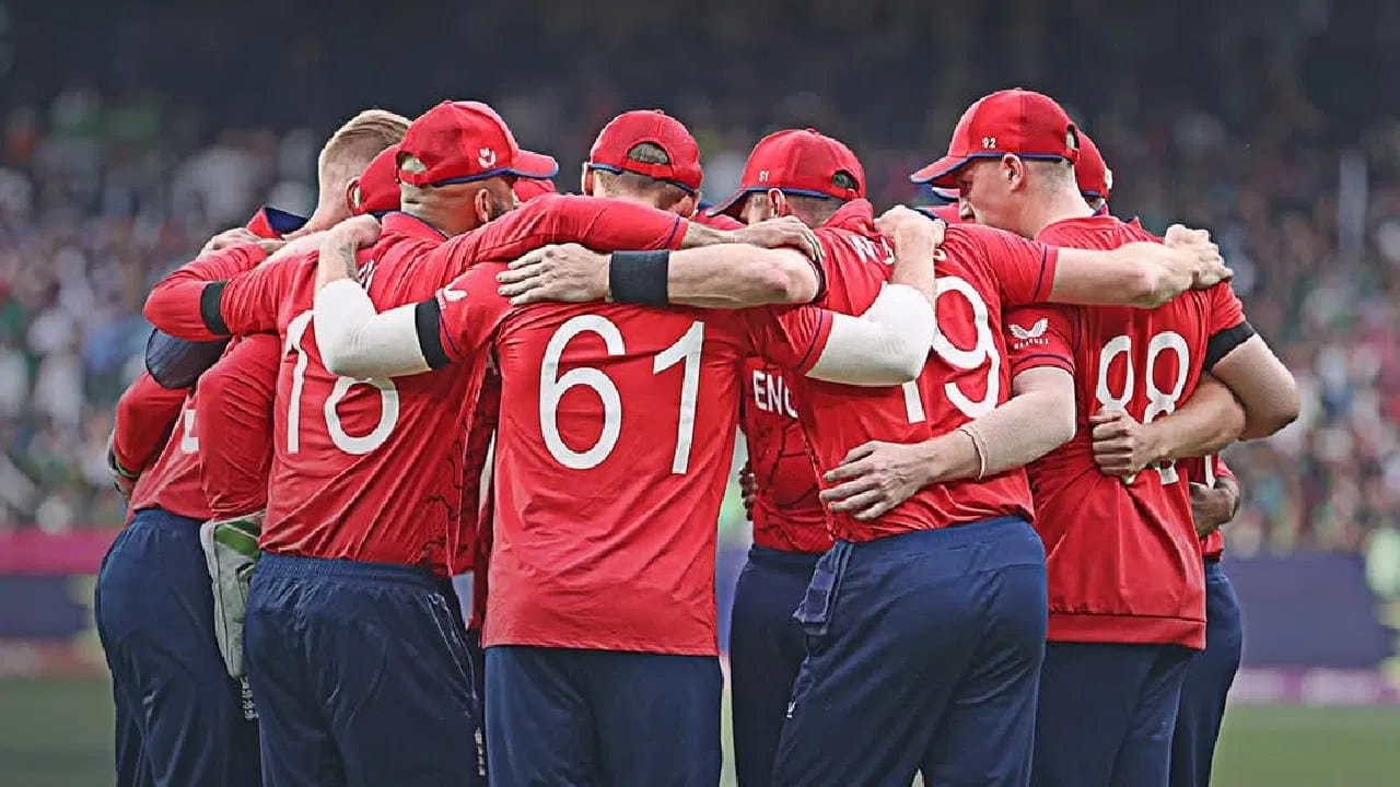 ಇಂಗ್ಲೆಂಡ್: ವೆಸ್ಟ್ ಇಂಡೀಸ್ ಜೊತೆ ಗ್ರೂಪ್-ಸಿ ಯಿಂದ ಸೂಪರ್-8 ಹಂತಕ್ಕೇರಿದ ಎರಡನೇ ತಂಡ ಇಂಗ್ಲೆಂಡ್. ನೇಪಾಳ, ಸ್ಕಾಟ್ಲೆಂಡ್ ಹಾಗೂ ಇಟಲಿ ವಿರುದ್ಧ ಗೆದ್ದು ಹ್ಯಾರಿ ಬ್ರೂಕ್ ಪಡೆ ಒಟ್ಟು 6 ಅಂಕಗಳೊಂದಿಗೆ ಮುಂದಿನ ಹಂತಕ್ಕೇರುವಲ್ಲಿ ಯಶಸ್ವಿಯಾಗಿದೆ.