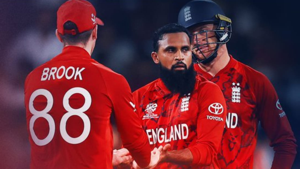 ಕೊಲಂಬೊದ ಆರ್ ಪ್ರೇಮದಾಸ ಕ್ರೀಡಾಂಗಣದಲ್ಲಿ ನಡೆದ ಪಂದ್ಯದಲ್ಲಿ ನ್ಯೂಜಿಲೆಂಡ್ ತಂಡವನ್ನು ಸೋಲಿಸಿದ ಇಂಗ್ಲೆಂಡ್ ತಂಡ ಅಜೇಯವಾಗಿ ಸೆಮಿಫೈನಲ್ಗೇರಿದೆ. ಇಂಗ್ಲೆಂಡ್ ಗೆಲುವಿನೊಂದಿಗೆ ಪಾಕಿಸ್ತಾನದ ಸೆಮಿಫೈನಲ್ ಕನಸು ಕೂಡ ಜೀವಂತವಾಗಿದೆ. ಇದೀಗ ಶ್ರೀಲಂಕಾ ವಿರುದ್ಧ ನಡೆಯಲಿರುವ ಕೊನೆಯ ಸೂಪರ್ 8 ಪಂದ್ಯದಲ್ಲಿ ಪಾಕಿಸ್ತಾನ ಉತ್ತಮ ನೆಟ್ ರನ್ರೇಟ್ನಿಂದ ಗೆದ್ದರೆ, ಸೆಮಿಫೈನಲ್ಗೆ ಅರ್ಹತೆ ಪಡೆಯಲಿದೆ.