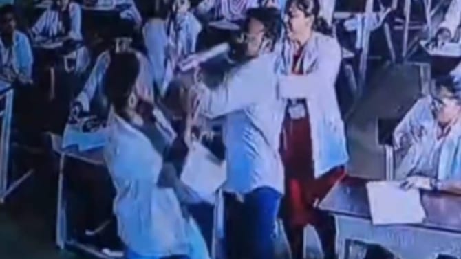 ಪರೀಕ್ಷೆಯಲ್ಲಿ ಕಾಪಿ ಮಾಡುತ್ತಿರುವುದನ್ನು ಪ್ರಶ್ನಿಸಿದ್ದಕ್ಕೆ ಹಲ್ಲೆ