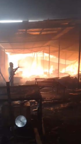 ಗೃಹೋಪಯೋಗಿ ತಯಾರಿಕಾ ಘಟಕಕ್ಕೆ ಬೆಂಕಿ: ಲಕ್ಷಾಂತರ ರೂ ನಷ್ಟ