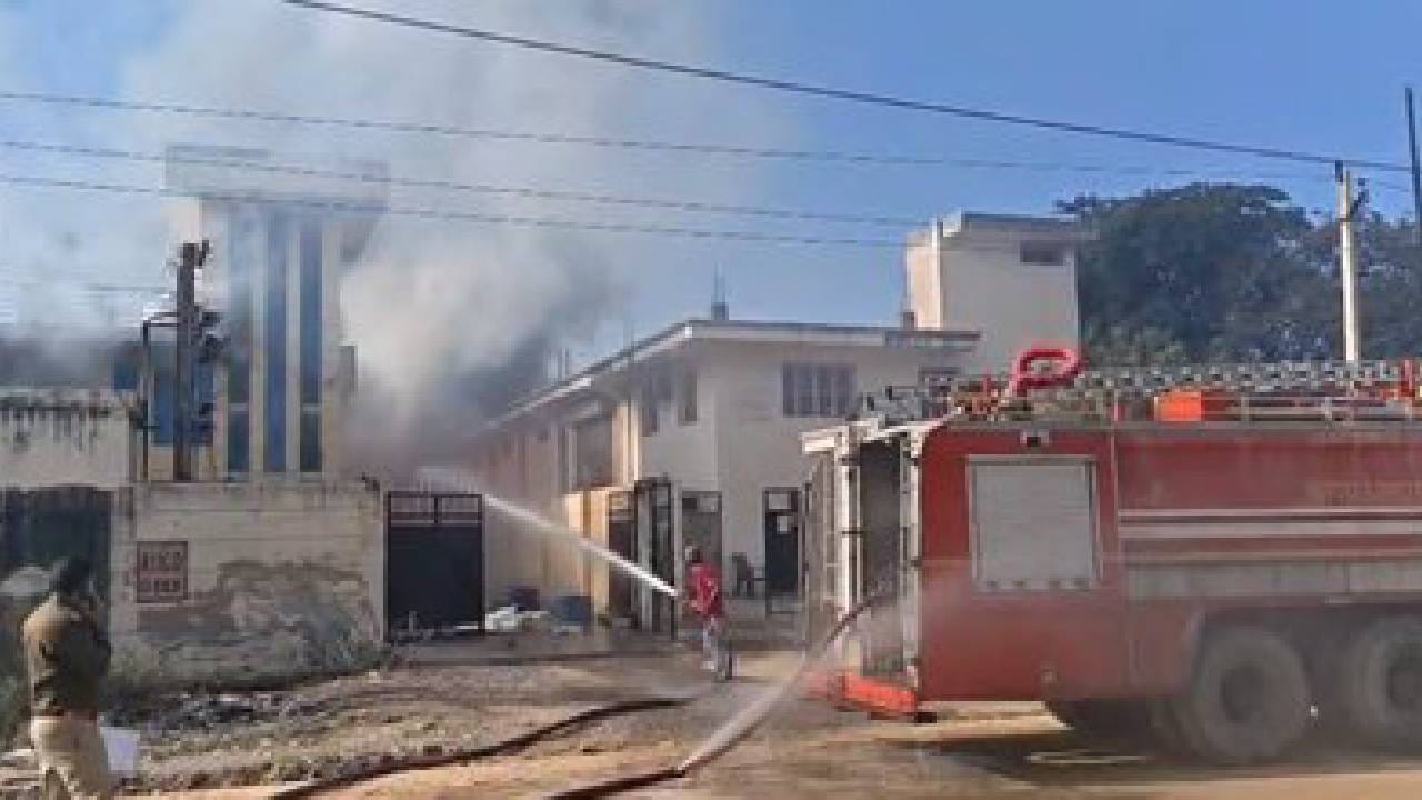 ರಾಜಸ್ಥಾನದ ರಾಸಾಯನಿಕ ಕಾರ್ಖಾನೆಯಲ್ಲಿ ಅಗ್ನಿ ಅವಘಡ, 7 ಕಾರ್ಮಿಕರು ಸಜೀವದಹನ ರಾಜಸ್ಥಾನದ ರಾಸಾಯನಿಕ ಕಾರ್ಖಾನೆಯಲ್ಲಿ ಅಗ್ನಿ ಅವಘಡ, 7 ಕಾರ್ಮಿಕರು ಸಜೀವದಹನ