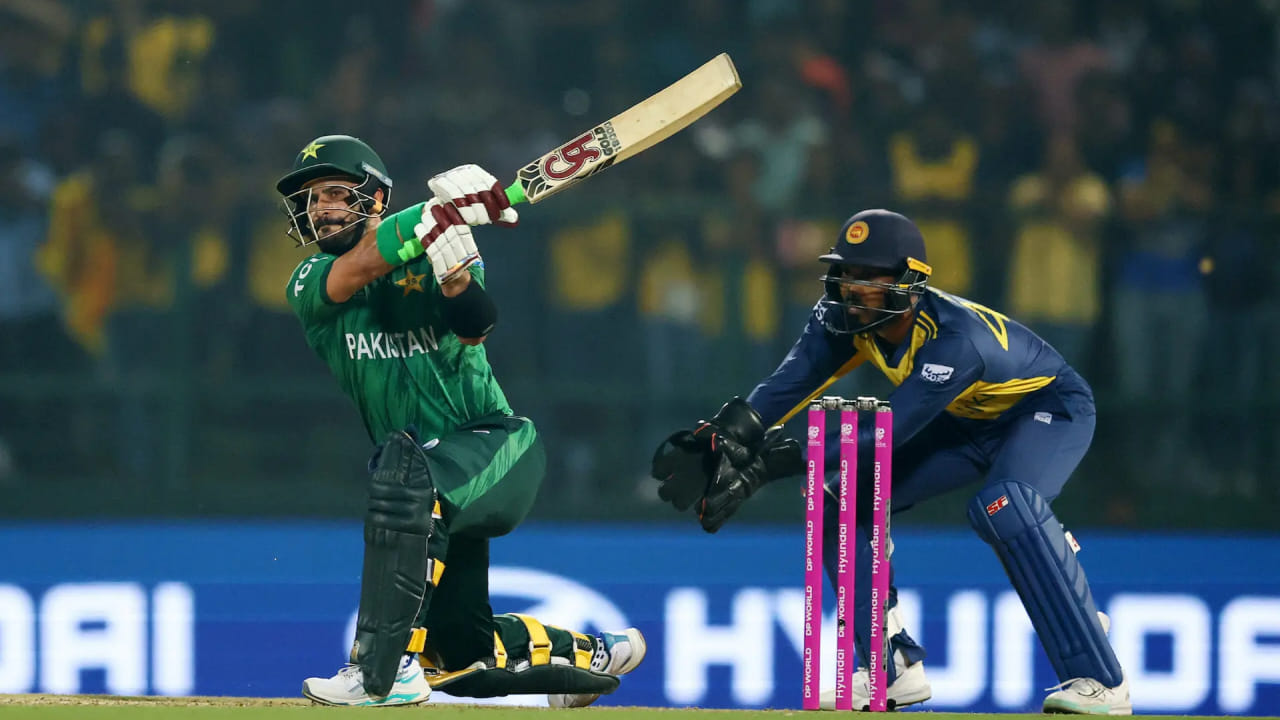 2026 ರ ಟಿ20 ವಿಶ್ವಕಪ್​ನಲ್ಲಿ ಪಾಕಿಸ್ತಾನ ಪರ ಬ್ಯಾಟಿಂಗ್​ನಲ್ಲಿ ಅಮೋಘ ಪ್ರದರ್ಶನ ಫರ್ಹಾನ್ ಇದುವರೆಗೆ ಆಡಿರುವ 6 ಇನ್ನಿಂಗ್ಸ್​ಗಳಲ್ಲಿ 78.25 ರ ಸರಾಸರಿಯಲ್ಲಿ 370 ಕ್ಕೂ ಹೆಚ್ಚು ರನ್ ಗಳಿಸಿದ್ದಾರೆ. ಈ ಟೂರ್ನಮೆಂಟ್ ನಲ್ಲಿ ಅವರು ಒಂದು ಶತಕ ಮತ್ತು ಎರಡು ಅರ್ಧಶತಕಗಳನ್ನು ಬಾರಿಸಿದ್ದಾರೆ.
