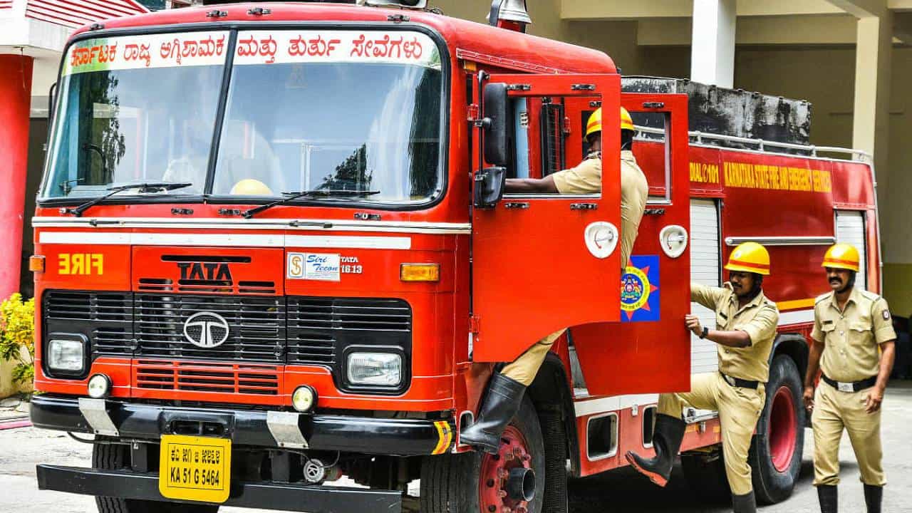 ಅಗ್ನಿಶಾಮಕ ಇಲಾಖೆ ಹುದ್ದೆಗಳ ಮರು ನಾಮಕರಣಕ್ಕೆ ಸರ್ಕಾರ ಅಸ್ತು: ಇನ್ಮುಂದೆ ಫೈರ್​ಮ್ಯಾನ್ ಅಲ್ಲ ಫೈರ್​​​ಫೈಟರ್