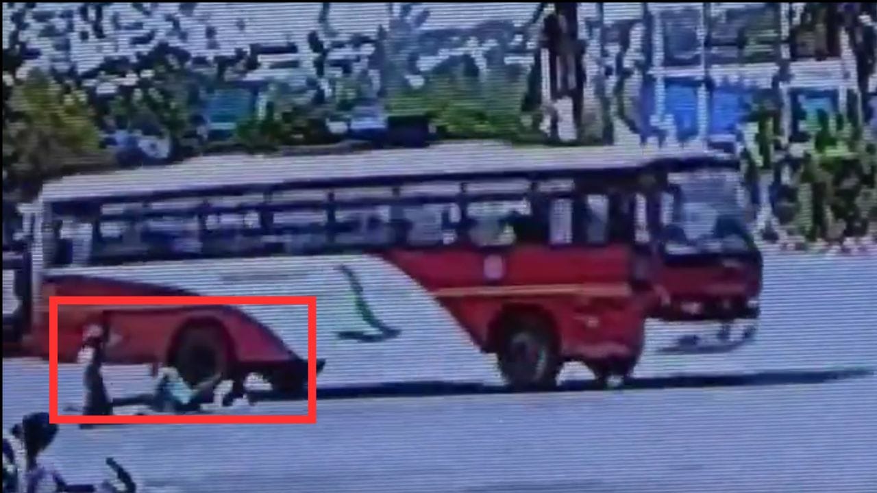 ಮಹಿಳೆಯರ ಮೇಲೆ ಹರಿದ ಸರ್ಕಾರಿ ಬಸ್: ಓರ್ವ ಮಹಿಳೆಯ ಕಾಲು ಕಟ್, ಇಬ್ಬರಿಗೆ ಗಂಭೀರ ಗಾಯ! ಮಹಿಳೆಯರ ಮೇಲೆ ಹರಿದ ಸರ್ಕಾರಿ ಬಸ್: ಓರ್ವ ಮಹಿಳೆಯ ಕಾಲು ಕಟ್, ಇಬ್ಬರಿಗೆ ಗಂಭೀರ ಗಾಯ!