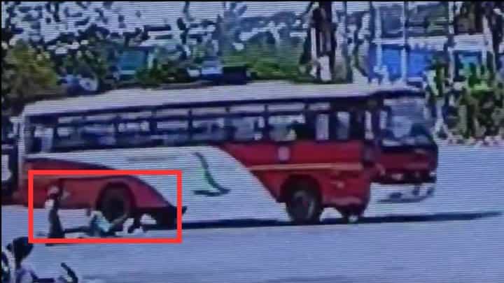 ಮಹಿಳೆಯರ ಮೇಲೆ ಹರಿದ ಸರ್ಕಾರಿ ಬಸ್: ಓರ್ವ ಮಹಿಳೆಯ ಕಾಲು ಕಟ್, ಇಬ್ಬರಿಗೆ ಗಂಭೀರ ಗಾಯ! ಮಹಿಳೆಯರ ಮೇಲೆ ಹರಿದ ಸರ್ಕಾರಿ ಬಸ್: ಓರ್ವ ಮಹಿಳೆಯ ಕಾಲು ಕಟ್, ಇಬ್ಬರಿಗೆ ಗಂಭೀರ ಗಾಯ!