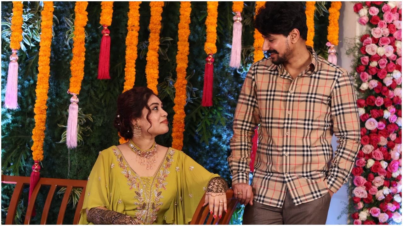 ‘ಗತ ವೈಭವ’ ಸಿನಿಮಾದಲ್ಲಿ ದುಶ್ಯಂತ್ ಹಾಗೂ ಆಶಿಕಾ ರಂಗನಾಥ್ ಅವರು ನಟಿಸಿದ್ದರು. ಈ ಸಿನಿಮಾ ಗಮನ ಸೆಳೆಯಿತು. ಈಗ ವಿವಾಹ ಆಗಲು ದುಶ್ಯಂತ್ ರೆಡಿ ಆಗಿದ್ದಾರೆ. ಈ ಫೋಟೋಗಳು ಗಮನ ಸೆಳೆದಿವೆ. 