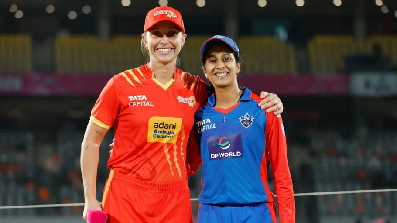 ಇನ್ನು ಡೆಲ್ಲಿ ಕ್ಯಾಪಿಟಲ್ಸ್ ಹಾಗೂ ಗುಜರಾತ್ ಜೈಂಟ್ಸ್ ತಂಡಗಳು ನಾಕೌಟ್ ಹಂತಕ್ಕೇರಿದೆ. ಅಂದರೆ ಎಲಿಮಿನೇಟರ್ ಪಂದ್ಯದಲ್ಲಿ ಡೆಲ್ಲಿ ಕ್ಯಾಪಿಟಲ್ಸ್ ಮತ್ತುಗುಜರಾತ್ ಜೈಂಟ್ಸ್ ಮುಖಾಮುಖಿಯಾಗಲಿದ್ದು, ಈ ಪಂದ್ಯದಲ್ಲಿ ಗೆಲ್ಲುವ ತಂಡ ಫೈನಲ್​ಗೆ ಅರ್ಹತೆ ಪಡೆಯಲಿದೆ. 