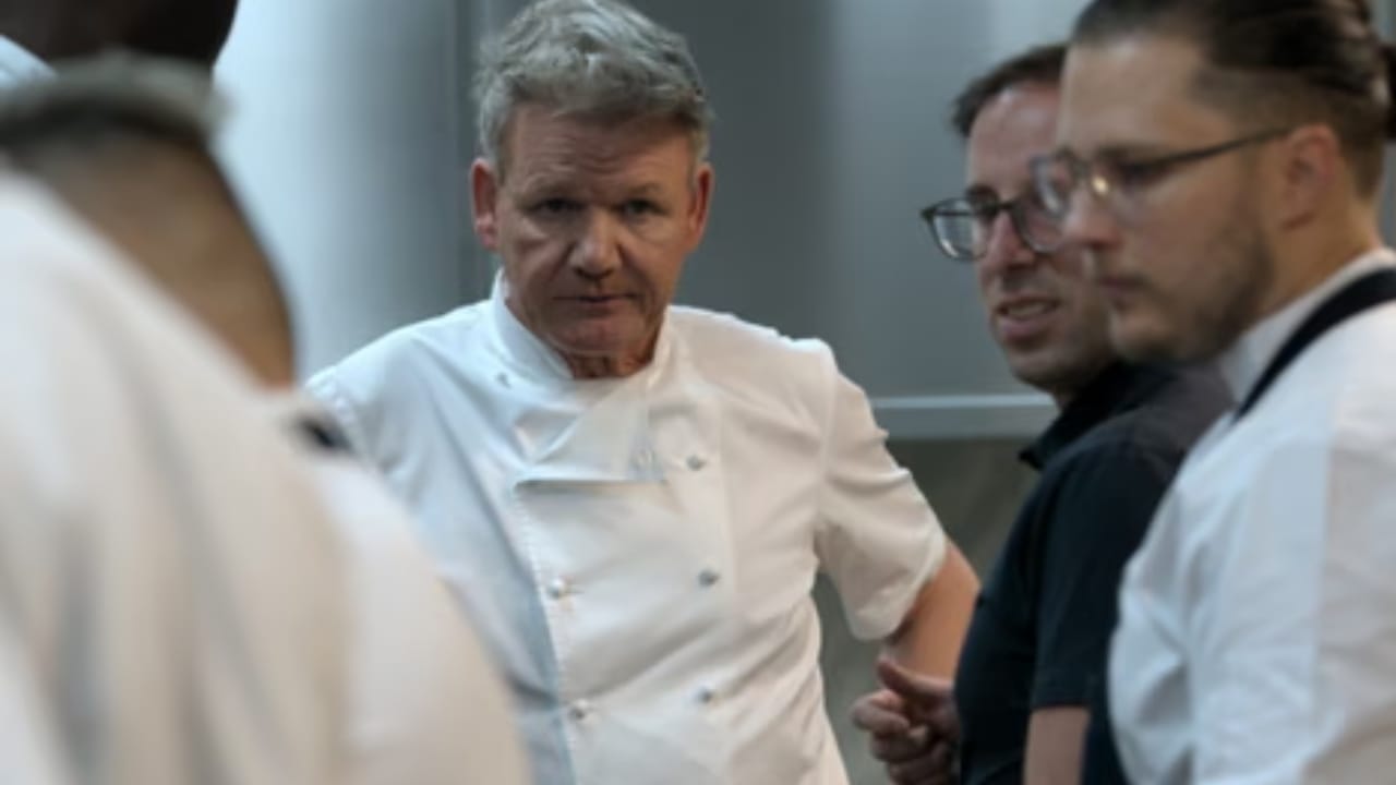 ವಿಶ್ವದ ಬಲು ಜನಪ್ರಿಯ ಮತ್ತು ಟಾಪ್ ಶೆಫ್ಗಳಲ್ಲಿ ಒಬ್ಬರೆನಿಸಿಕೊಂಡಿರುವ ಗೋರ್ಡನ್ ರೇಮ್ಜಿ ಬಗೆಗೆ ಹೊಸದೊಂದು ಡಾಕ್ಯುಮೆಂಟರಿ ಬಿಡುಗಡೆ ಆಗಿದೆ. ಇದೇ ವಾರ ಬಿಡುಗಡೆ ಆಗಿರುವ ಈ ಅಪರೂಪದ ಡಾಕ್ಯುಮೆಂಟರಿಯನ್ನು ನೆಟ್ಫ್ಲಿಕ್ಸ್ನಲ್ಲಿ ವೀಕ್ಷಿಸಬಹುದಾಗಿದೆ.