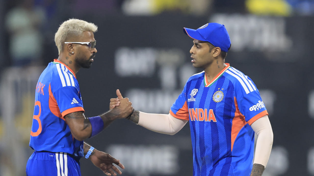 ಉಳಿದಂತೆ ವನಿಂದು ಹಸರಂಗ ಆರನೇ ಸ್ಥಾನದಲ್ಲಿದ್ದರೆ, ಜಾಕೋಬ್ ಡಫಿ ಏಳನೇ ಸ್ಥಾನದಲ್ಲಿದ್ದಾರೆ. ಆಡಮ್ ಝಂಪಾ ಎಂಟನೇ ಸ್ಥಾನದಲ್ಲಿದ್ದರೆ, ಮುಸ್ತಾಫಿಜುರ್ ರೆಹಮಾನ್ ಒಂಬತ್ತನೇ ಸ್ಥಾನ ಮತ್ತು ಮೊಹಮ್ಮದ್ ನವಾಜ್ ಹತ್ತನೇ ಸ್ಥಾನದಲ್ಲಿದ್ದಾರೆ.