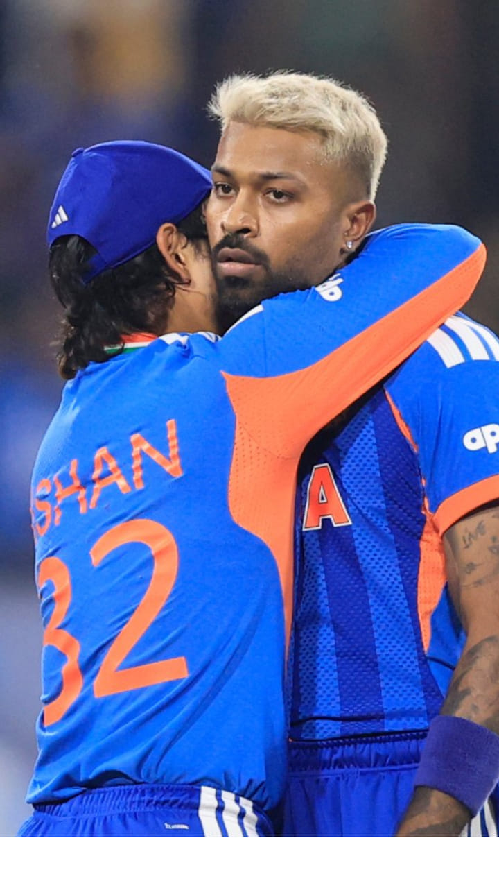 ಮೊದಲ ಓವರ್​ನಲ್ಲೇ ವಿಕೆಟ್ ಕಿತ್ತ ಹಾರ್ದಿಕ್