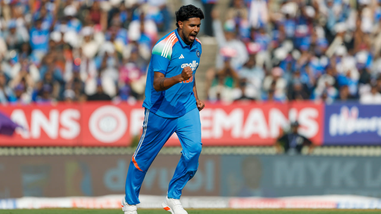 ಯುವ ವೇಗಿ ಹರ್ಷಿತ್ ರಾಣಾ ಕೂಡ ತಮ್ಮ ಮೊದಲ ಟಿ20 ವಿಶ್ವಕಪ್ ಆಡಲಿದ್ದಾರೆ. ಬುಮ್ರಾ ಹಾಗೂ ಅರ್ಷದೀಪ್ ಜೊತೆಗೆ ತಂಡದ ಬೌಲಿಂಗ್ ವಿಭಾಗವನ್ನು ನಿಭಾಯಿಸಲಿರುವ ಹರ್ಷಿತ್ ಕಳೆದ ವರ್ಷ ಜನವರಿಯಲ್ಲಿ ಟೀಂ ಇಂಡಿಯಾ ಪರ ಪಾದಾರ್ಪಣೆ ಮಾಡಿದರು. ಇದುವರೆಗೆ ಆಡಿರುವ 9 ಟಿ20 ಪಂದ್ಯಗಳಲ್ಲಿ 9 ವಿಕೆಟ್‌ಗಳನ್ನು ಕಬಳಿಸಿದ್ದಾರೆ. 
