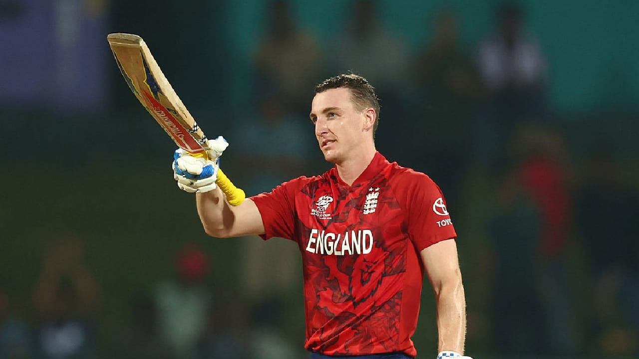 T20 World Cup 2026: ಟಿ20 ವಿಶ್ವಕಪ್​ನಲ್ಲಿ ಹೊಸ ವಿಶ್ವ ದಾಖಲೆ ನಿರ್ಮಾಣವಾಗಿದೆ. ಈ ದಾಖಲೆ ಬರೆದಿರುವುದು ಇಂಗ್ಲೆಂಡ್ ತಂಡದ ನಾಯಕ ಹ್ಯಾರಿ ಬ್ರೂಕ್ (Harry Brook). ಅದು ಸಹ ಭರ್ಜರಿ ಶತಕ ಸಿಡಿಸುವ ಮೂಲಕ. ಈ ಶತಕದೊಂದಿಗೆ ಕ್ರಿಸ್ ಗೇಲ್ ಹೆಸರಿನಲ್ಲಿದ್ದ ದಾಖಲೆಯನ್ನು ಅಳಿಸಿ ಹಾಕಿದ್ದಾರೆ.