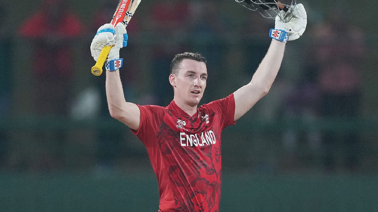 ಈ ಶತಕದೊಂದಿಗೆ ಟಿ20 ವಿಶ್ವಕಪ್ ಇತಿಹಾಸದಲ್ಲೇ ಸೆಂಚುರಿ ಸಿಡಿಸಿದ ಮೊದಲ ಕ್ಯಾಪ್ಟನ್ ಎಂಬ ವಿಶ್ವ ದಾಖಲೆಯನ್ನು ಹ್ಯಾರಿ ಬ್ರೂಕ್ ತಮ್ಮದಾಗಿಸಿಕೊಂಡಿದ್ದಾರೆ. ಅಲ್ಲದೆ ವಿಶ್ವಕಪ್​ನಲ್ಲಿ ಗರಿಷ್ಠ ವೈಯುಕ್ತಿಕ ಸ್ಕೋರ್​ಗಳಿಸಿದ ನಾಯಕನೆಂಬ ಹೆಗ್ಗಳಿಕೆಗೂ ಪಾತ್ರರಾಗಿದ್ದಾರೆ.