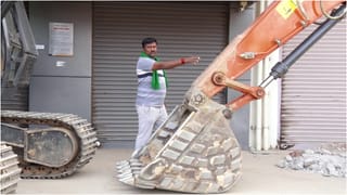 ಅಧಿಕಾರ ಹಂಚಿಕೆ ಚರ್ಚೆ: ಬೆಂಗಳೂರು ಏರ್​ಪೋರ್ಟ್​ನಲ್ಲಿ ಮಹತ್ವದ ಹೇಳಿಕೆ ನೀಡಿದ ಡಿಕೆ ಶಿವಕುಮಾರ್