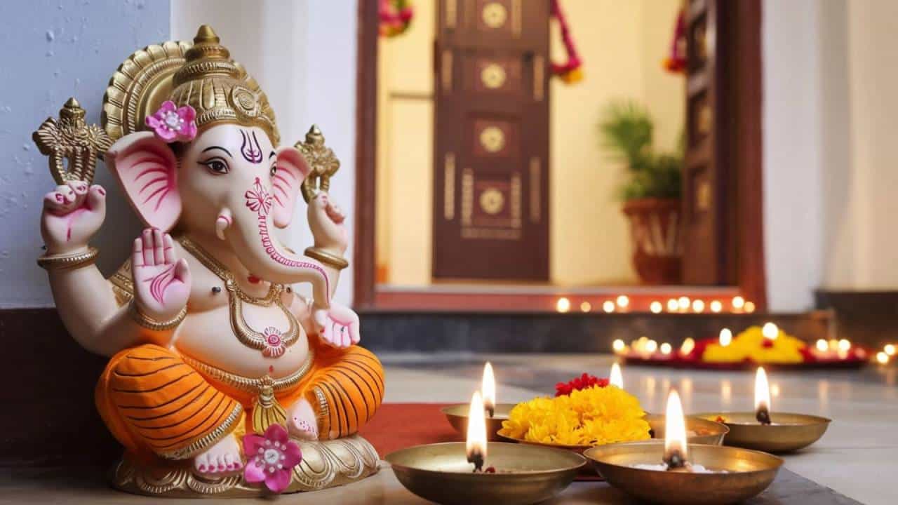 Home Positivity: ಮನೆಯಲ್ಲಿ ದೈವಿಕ ಶಕ್ತಿ ಹೆಚ್ಚಾಗಲು ಈ 4 ಸರಳ ಮಾರ್ಗ ಅನುಸರಿಸಿ