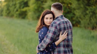 Hug Day 2026 Date: ವ್ಯಾಲೆಂಟೈನ್‌ ವೀಕ್‌ನಲ್ಲಿ ಹಗ್‌ ಡೇ ಆಚರಿಸುವ ಪದ್ಧತಿ ಆರಂಭವಾದದ್ದು ಹೇಗೆ ಗೊತ್ತೇ?